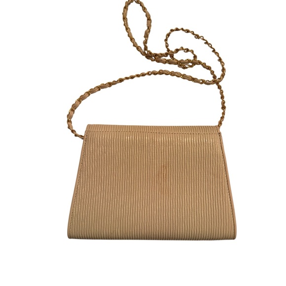 Elegant Tan Crossbody Bag with Chain Strap - Picture 2 of 6